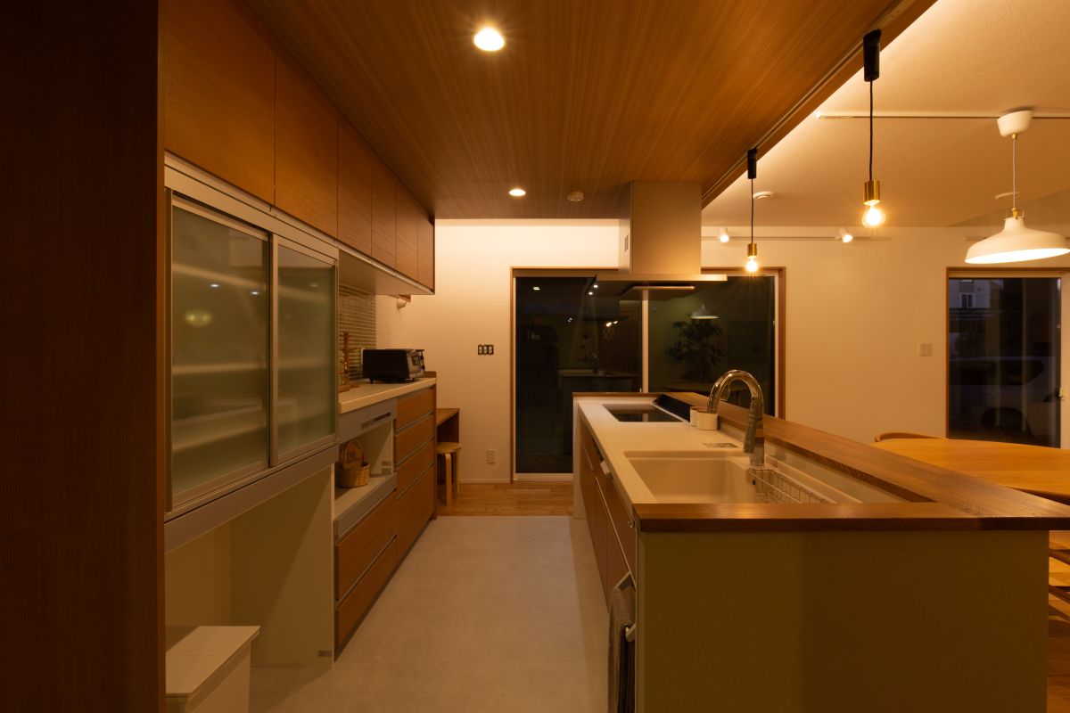 開放感と家族の気配を感じられる家