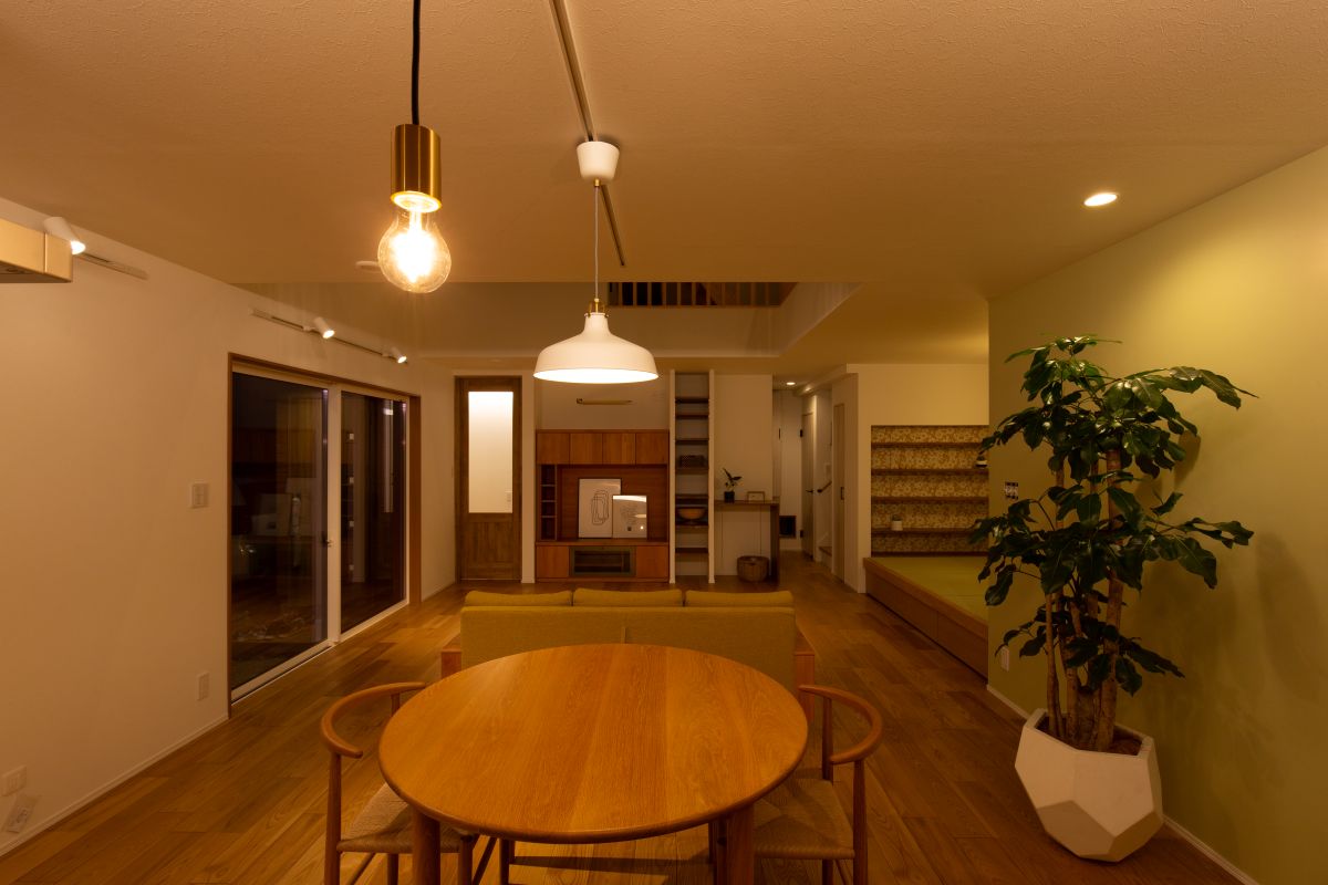 開放感と家族の気配を感じられる家